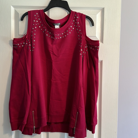 Six. Women’s assorted, sweaters size large\XL. - Picture 14 of 15